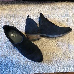 SM black booties